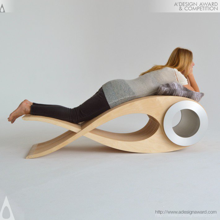 A cadeira multifuncional para deitar de bruços, por Stéphane Leathead.