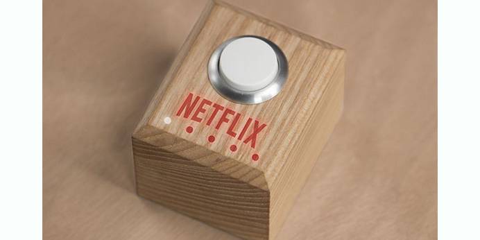 O botão Netflix que liga a TV e faz multitarefas.