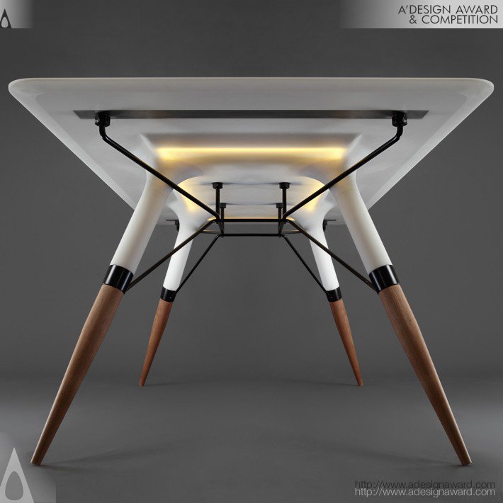 A mesa T, elaborada por DesignedBy, pode ser usada tanto no inteiro de ambientes quanto no exterior.