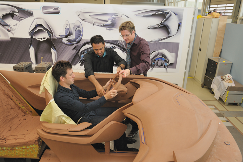 ford-design-studio-modelagem-em-clay-do-carro-conceito-evos